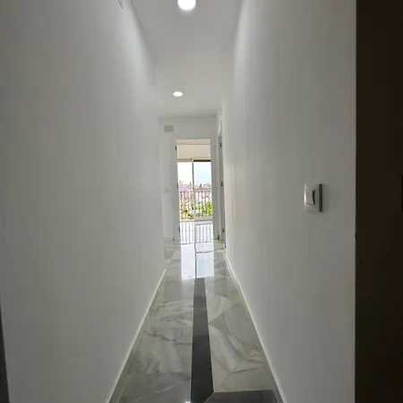 Apartment Estadio 5 Y Capacidad 9 Personas Cerca Del Centro, Del Estadio Y Estacion De Trenes Y De Autobuses, Con Facil Aparcamiento En La Misma Calle