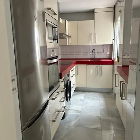 Estadio 5 Y Capacidad 9 Personas Cerca Del Centro, Del Estadio Y Estacion De Trenes Y De Autobuses, Con Facil Aparcamiento En La Misma Calle Apartment