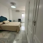 Estadio 5 Y Capacidad 9 Personas Cerca Del Centro, Del Estadio Y Estacion De Trenes Y De Autobuses, Con Facil Aparcamiento En La Misma Calle * Jerez de la Frontera