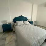 Estadio 5 Y Capacidad 9 Personas Cerca Del Centro, Del Estadio Y Estacion De Trenes Y De Autobuses, Con Facil Aparcamiento En La Misma Calle