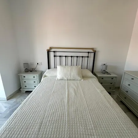 Estadio 5 Y Capacidad 9 Personas Cerca Del Centro, Del Estadio Y Estacion De Trenes Y De Autobuses, Con Facil Aparcamiento En La Misma Calle Apartment