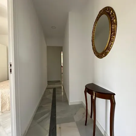 Estadio 5 Y Capacidad 9 Personas Cerca Del Centro, Del Estadio Y Estacion De Trenes Y De Autobuses, Con Facil Aparcamiento En La Misma Calle Daire *