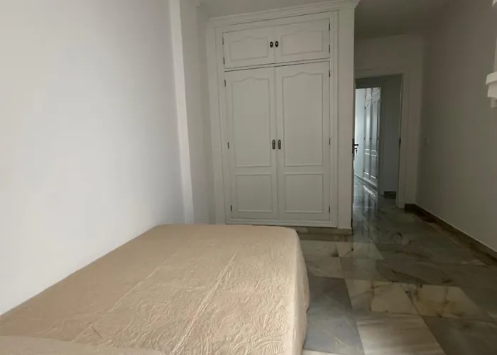 Estadio 5 Y Capacidad 9 Personas Cerca Del Centro, Del Estadio Y Estacion De Trenes Y De Autobuses, Con Facil Aparcamiento En La Misma Calle * Jerez de la Frontera