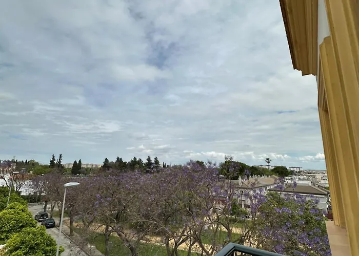 Estadio 5 Y Capacidad 9 Personas Cerca Del Centro, Del Estadio Y Estacion De Trenes Y De Autobuses, Con Facil Aparcamiento En La Misma Calle Jerez de la Frontera