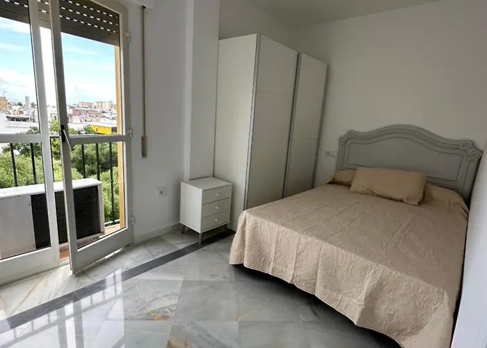 Estadio 5 Y Capacidad 9 Personas Cerca Del Centro, Del Estadio Y Estacion De Trenes Y De Autobuses, Con Facil Aparcamiento En La Misma Calle Daire