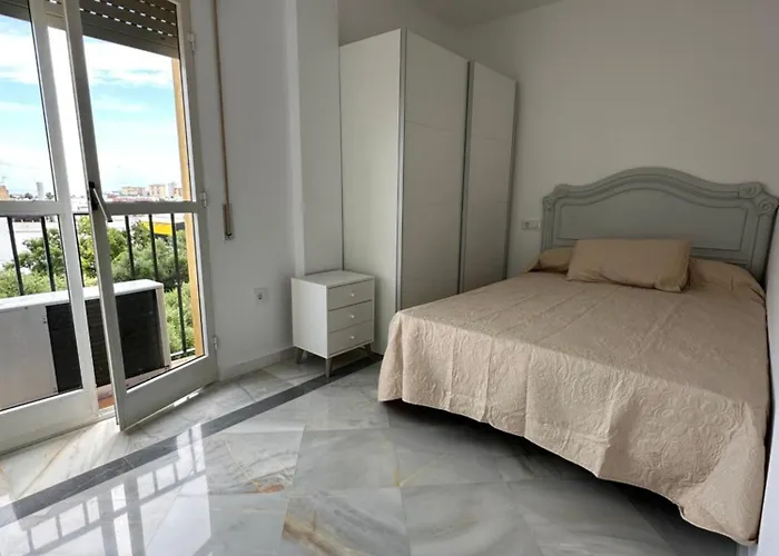 Estadio 5 Y Capacidad 9 Personas Cerca Del Centro, Del Estadio Y Estacion De Trenes Y De Autobuses, Con Facil Aparcamiento En La Misma Calle Jerez de la Frontera