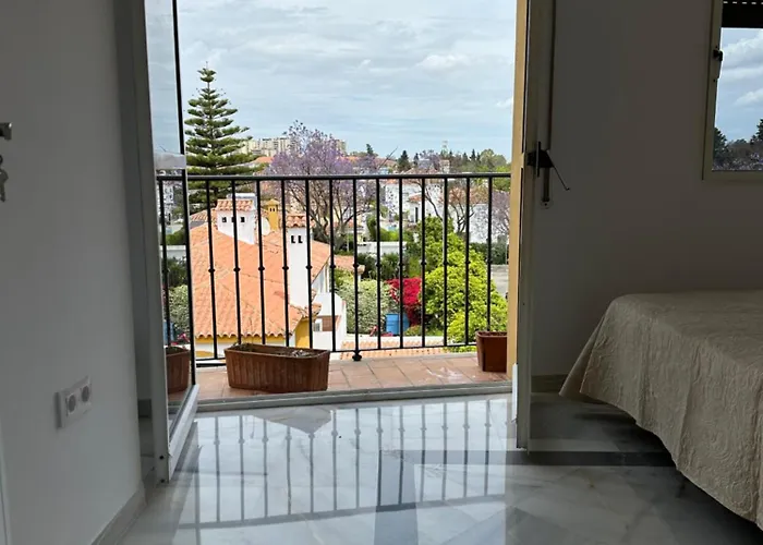 Estadio 5 Y Capacidad 9 Personas Cerca Del Centro, Del Estadio Y Estacion De Trenes Y De Autobuses, Con Facil Aparcamiento En La Misma Calle