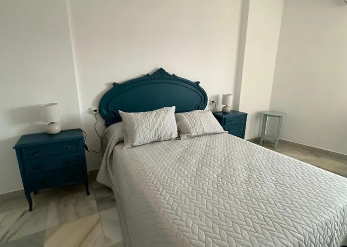 Estadio 5 Y Capacidad 9 Personas Cerca Del Centro, Del Estadio Y Estacion De Trenes Y De Autobuses, Con Facil Aparcamiento En La Misma Calle