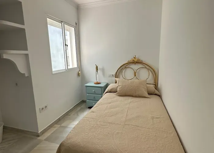 Daire Estadio 5 Y Capacidad 9 Personas Cerca Del Centro, Del Estadio Y Estacion De Trenes Y De Autobuses, Con Facil Aparcamiento En La Misma Calle Jerez de la Frontera