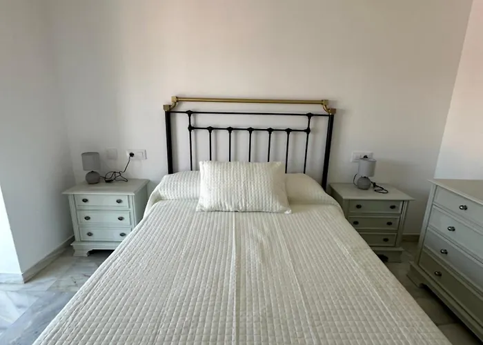 Estadio 5 Y Capacidad 9 Personas Cerca Del Centro, Del Estadio Y Estacion De Trenes Y De Autobuses, Con Facil Aparcamiento En La Misma Calle Daire