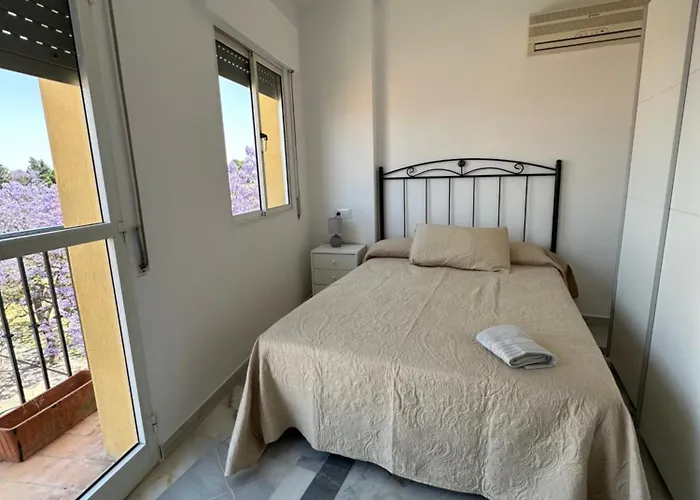 Estadio 5 Y Capacidad 9 Personas Cerca Del Centro, Del Estadio Y Estacion De Trenes Y De Autobuses, Con Facil Aparcamiento En La Misma Calle Daire