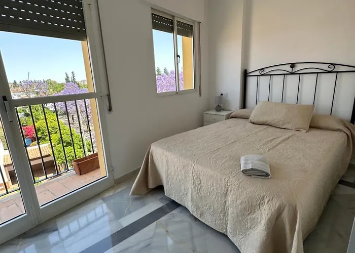 Estadio 5 Y Capacidad 9 Personas Cerca Del Centro, Del Estadio Y Estacion De Trenes Y De Autobuses, Con Facil Aparcamiento En La Misma Calle * Jerez de la Frontera