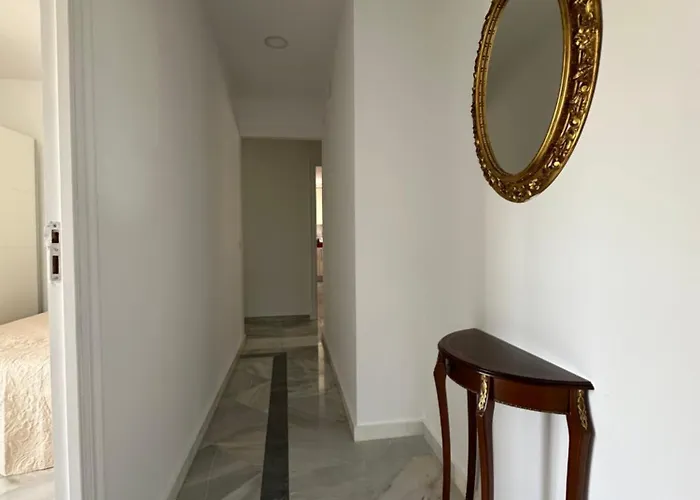 Estadio 5 Y Capacidad 9 Personas Cerca Del Centro, Del Estadio Y Estacion De Trenes Y De Autobuses, Con Facil Aparcamiento En La Misma Calle Daire *