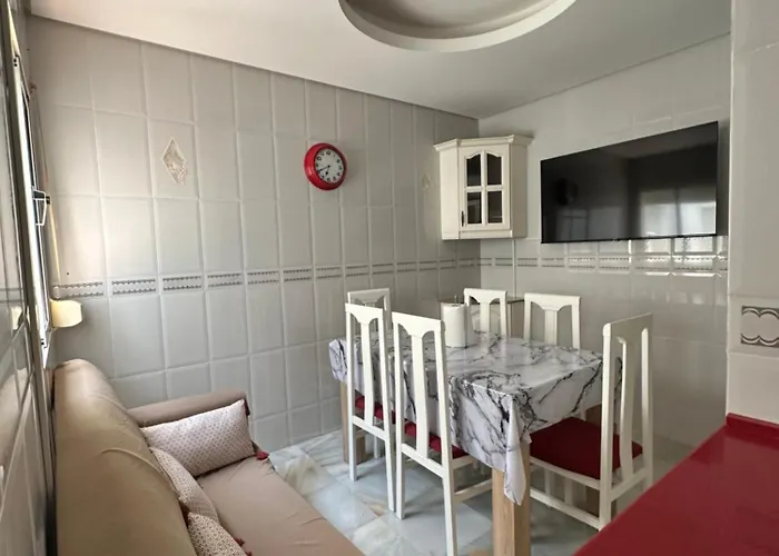 Daire Estadio 5 Y Capacidad 9 Personas Cerca Del Centro, Del Estadio Y Estacion De Trenes Y De Autobuses, Con Facil Aparcamiento En La Misma Calle