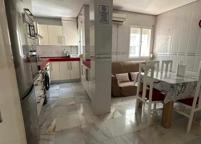 Daire Estadio 5 Y Capacidad 9 Personas Cerca Del Centro, Del Estadio Y Estacion De Trenes Y De Autobuses, Con Facil Aparcamiento En La Misma Calle Jerez de la Frontera