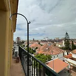 Appartement Estadio 5 Y Capacidad 9 Personas Cerca Del Centro, Del Estadio Y Estacion De Trenes Y De Autobuses, Con Facil Aparcamiento En La Misma Calle