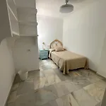 Estadio 5 Y Capacidad 9 Personas Cerca Del Centro, Del Estadio Y Estacion De Trenes Y De Autobuses, Con Facil Aparcamiento En La Misma Calle *