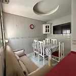 Appartement Estadio 5 Y Capacidad 9 Personas Cerca Del Centro, Del Estadio Y Estacion De Trenes Y De Autobuses, Con Facil Aparcamiento En La Misma Calle