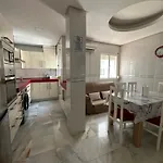 Estadio 5 Y Capacidad 9 Personas Cerca Del Centro, Del Estadio Y Estacion De Trenes Y De Autobuses, Con Facil Aparcamiento En La Misma Calle * Jerez de la Frontera