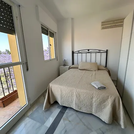 Estadio 5 Y Capacidad 9 Personas Cerca Del Centro, Del Estadio Y Estacion De Trenes Y De Autobuses, Con Facil Aparcamiento En La Misma Calle Appartement