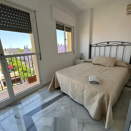 Estadio 5 Y Capacidad 9 Personas Cerca Del Centro, Del Estadio Y Estacion De Trenes Y De Autobuses, Con Facil Aparcamiento En La Misma Calle * Jerez de la Frontera